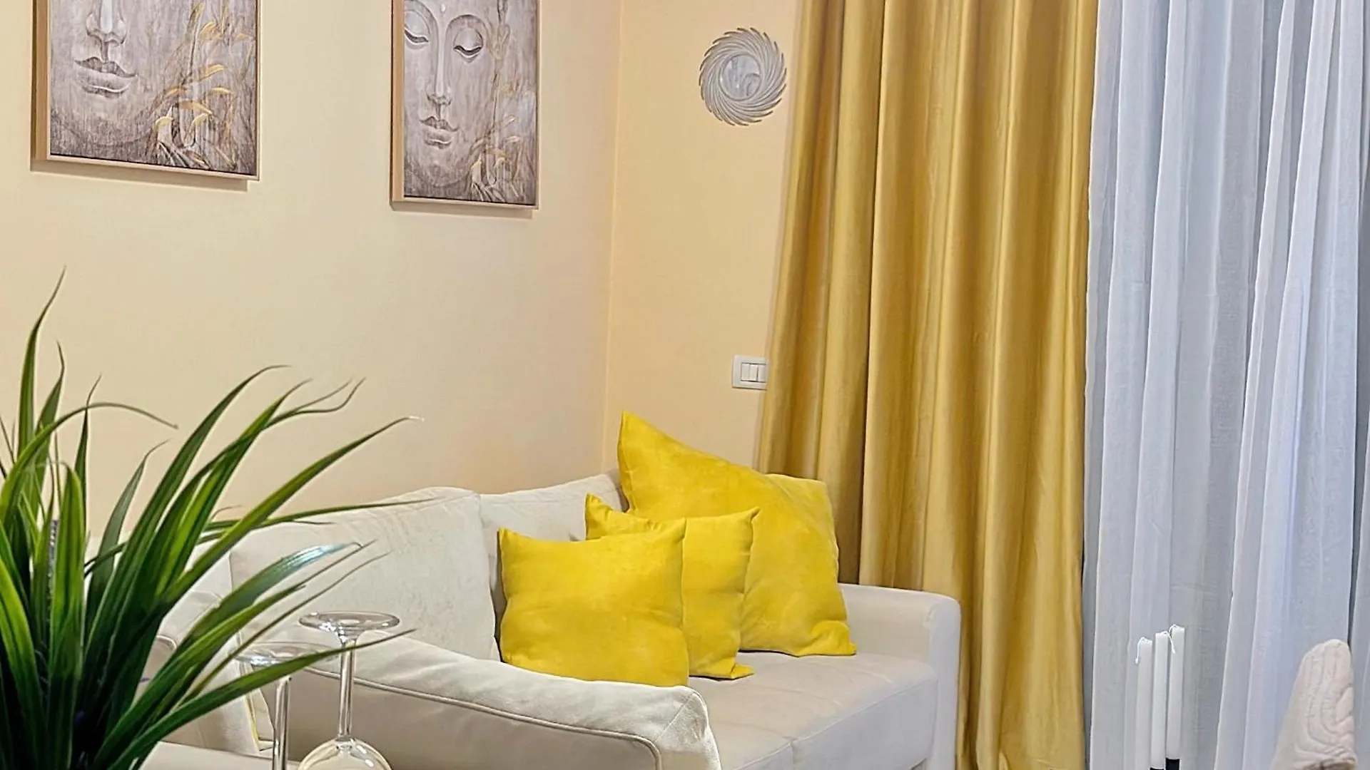 Brei Apartment Lungomare فلورا