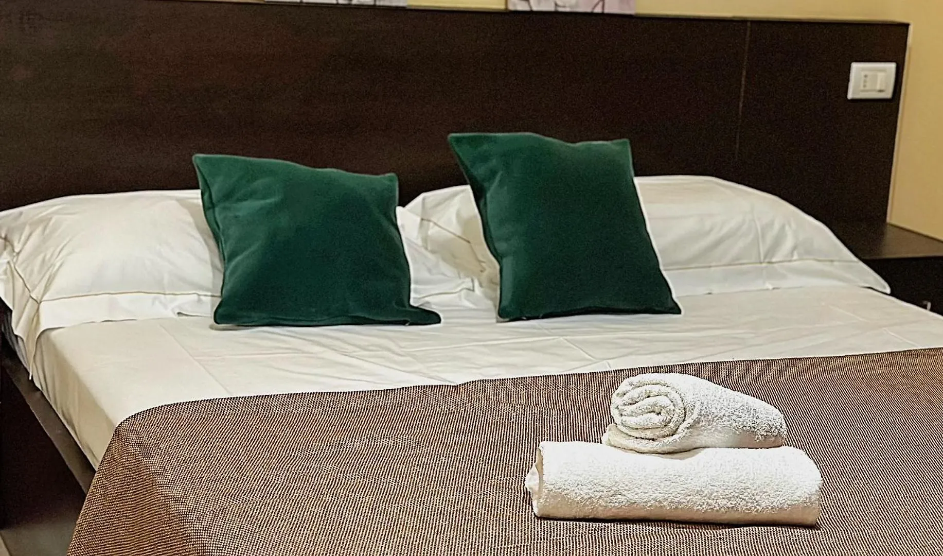 Brei Apartment Lungomare فلورا